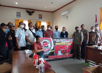 FOTO : Ketua DRRD Pati Foto bersama dengan PSP dan Saburmusi ( Istimewa ,Harianmuria.com)