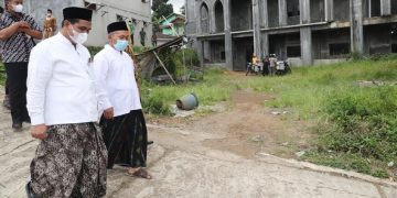 BLUSUKAN: Wakil Gubernur Jawa Tengah Taj Yasin Maimoen saat blusukan mengurai kendala vaksinasi yang ada di Kabupaten Tegal