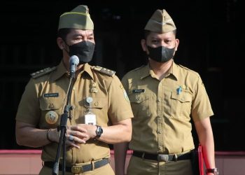 MEMIMPIN: Bupati Kudus HM Hartopo saat memimpin apel di halaman Pendopo Kabupaten Kudus, Senin,10/01 ( Istimewa/Harianmuria.com)