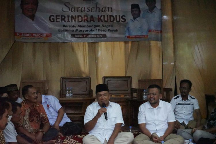 AKTIF: Partai Gerindra saat sedang berdialog bersama masyarakat di Desa Puyoh, Kecamatan Dawe, Kabupaten Kudus, Selasa (Istimewa/Harian muria)