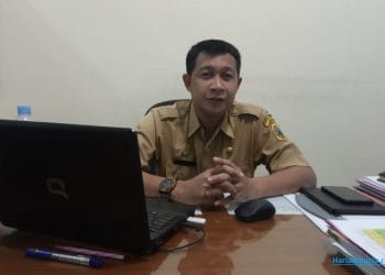 MENJELASKAN: Kepala Bidang UMKM Dinas Koperasi dan Usaha Mikro, Kecil dan Menengah (Dinkop UMKM) Kabupaten Pati, Hendry Kristyanto saat ditemui di kantornya.( Istimewa I Harianmuria.com)