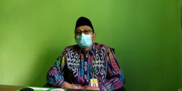 MENJELASKAN: Muhammad Djuned, Kepala Bagian (Kabag) Penyelenggara Zakat dan Wakaf Kemenag Kabupaten Pati saat ditemui di kantornya.