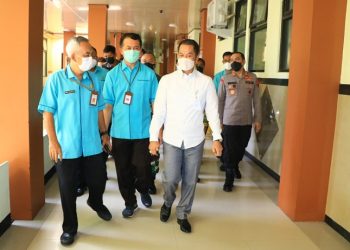 MENGECEK: Bupati Kudus HM Hartopo bersama jajaran Forkopimda saat mengecek persiapan RSUD dr. Loekmonohadi mengantisipasi lonjakan kasus Covid-19, Rabu (16/2). ( Istimewa I Harianmuria.com )