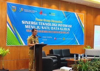 SAMBUTAN : Bupati Kudus HM Hartopo saat memberikan sambutan dalam Focus Group Discussion (FGD) Sinergi Teknologi Informasi Menuju Satu Data Kudus di Hotel Griptha, Senin (14/2).( Istimewa I harianmuria.com )