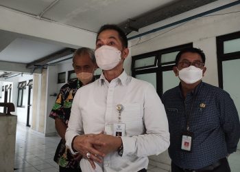 MENJAWAB: Bupati Kudus HM Hartopo saat menjawab pertanyaan dari wartawan baru-baru ini.( Istimewa I Harianmuria.com )