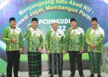 PEGANG KARTANU : H.M Hartopo dan Masan ,Meyambut harlah NU di Gedung serbaguna Graha Idola, Kamis (17/2) . ( Istimewa I Harianmuria.com )