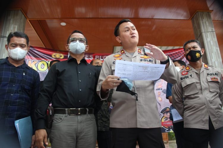 KONFERENSI PERS: Polres Blora memberikan keterangan terkait kasus Perades.
Polres Terima 4 Aduan Kasus Perades ( Istimewa I Harianmuria.com )