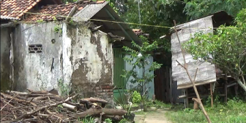 FOTO : Salah Satu foto rumah tak laik Huni ( Lingkar TV I harianmuria.com )