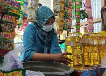 Harga Tinggi, Minyak Goreng Kemasan di Kudus Kurang Diminati