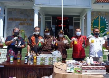 Kejari Jepara Musnahkan Barang Bukti 98 Perkara