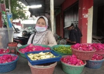 Pedagang Bunga Tabur di Pati Kebanjiran Rezeki