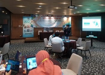 Pelatihan: IT Lingkar Media Holding Saat Mengisi Materi Pelatihan Desain Grafis