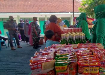 Demi Sembako, Warga Rela Antre 2 Jam di Pasar Murah Kudus