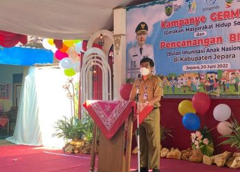 ARAHAN: Plt Kepala Dinas Kesehatan Kabupaten (Jepara), Eko Cahyo Puspeno saat memberikan arahan di Posyandu Pandan 4. ( Istimewa I Harianmuria.com )