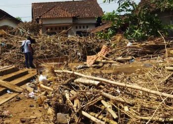 Rumah-Porak-Poranda,-Korban-Banjir-di-Pati-Menanti-Bantuan