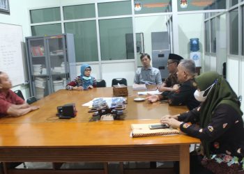 POTRET: Bawaslu saat memberikan saran kepada KPU. (Muslichul Basid/Harianmuria.com)