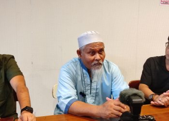 POTRET: Mantan Anak Buah Abu Bakar Ba'asyir Tengah Menjelaskan kepada awak media. (Nisa Hafizhotus Syarifa/Harianmuria.com)