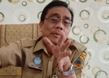 MENERANGKAN: Kepala Dinas Sosial (Dinsos) Pati Indriyanto saat menerangkan Bansos BBM untuk DPO. (Arif Febriyanto/Harianmuria.com)