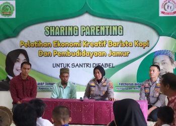 Kapolres Subang saat kunjungan ke ponpes Difabel Al-Firdaus Kecamatan Boja Kendal. (Arvian Maulana/Harianmuria.com)