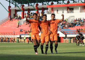SELEBRASI: Para pemain PSIR merayakan gol ke gawang Persebi. (R Teguh Wibowo/Harianmuria.com)