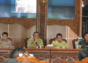 KOORDINASI: Pemkab Jepara bersama Forkopimda menggelar rapat koordinasi bersama pimpinan perangkat daerah, camat, dan petinggi se-Kabupaten Jepara di Pendopo R.A Kartini. (Muslichul Basid/Harianmuria.com)