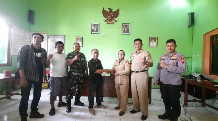Damai: Kades dan warga Gajahmati yang akhirnya memilih damai setelah melakukan audiensi bersama, Senin (26/9). (Istimewa/Harianmuria.com)