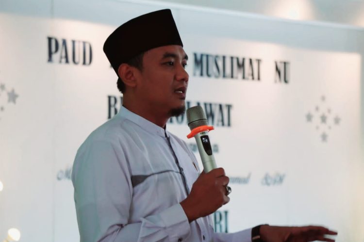 Ketua DPRD Jepara Haizul Ma'arif saat memberikan imbauan mengenai bahaya gagal ginjal akut anak dan meminta Pj Bupati ambil langkah antisipasi. (Muslichul Basid/Harianmuria.com)