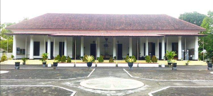 Istana Karisidenan Pati sebagai simbol kejayaan masa kolonial Belanda. (Istimewa/Harianmuria.com)