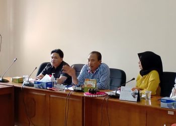 Komisi C DPRD Pati saat melakukan audiensi dengan LSM Laskar Kembang Joyo terkait tambang galian C beberapa waktu lalu. (Arif Febriyanto/Harianmuria.com)