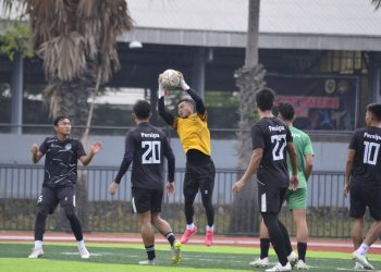SEMANGAT: Sejumlah pemain Persipa melakukan latihan rutin di tengah penundaan Liga 2. (Aziz Afifi/Harianmuria.com)