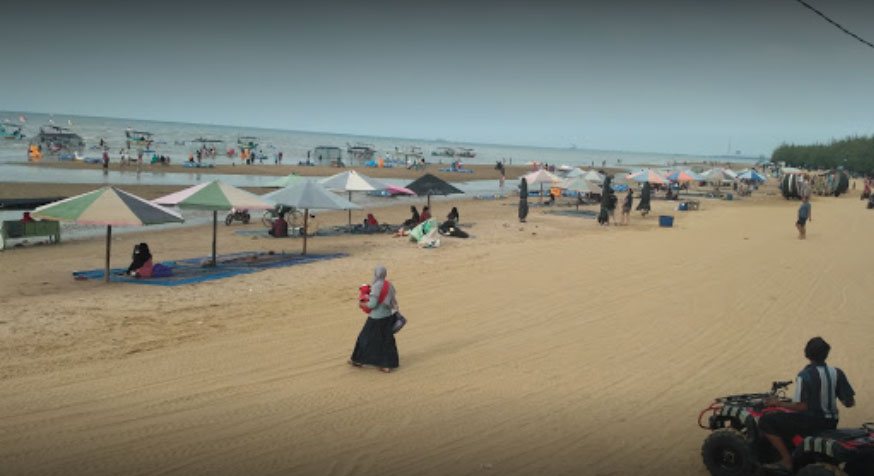 10 Rekomendasi Pantai Eksotis di Rembang dengan Pemandangan Pohon Cemara yang Rimbun