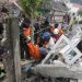 EVAKUASI: Tim SAR mengevakuasi korban gempa Cianjur beberapa waktu lalu. (Antara/Harianmuria.com)
