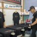 Berkah Hari Jadi Blora ke-273, Pengusaha Sablon Banjir Pesanan - Harianmuria PROSES PRODUKSI : Dika sedang menyablon kaos pesanan untuk Hari Jadi ke-273 Blora yang jatuh tanggal 11 Desember mendatang. (Lilik Yuliantoro/Harianmuria.com)