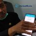 VALIDASI: Kabid Persendian dan Keamanan Informasi Diskominfo Kabupaten Pati Sali menunjukkan cara pembuktian keaslian TTE melalui aplikasi. (Aziz Afifi/Harianmuria.com)