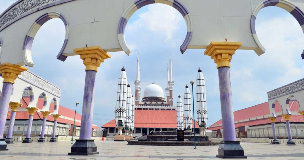7 Masjid di Jawa Tengah Berarsitektur Unik dan Indah