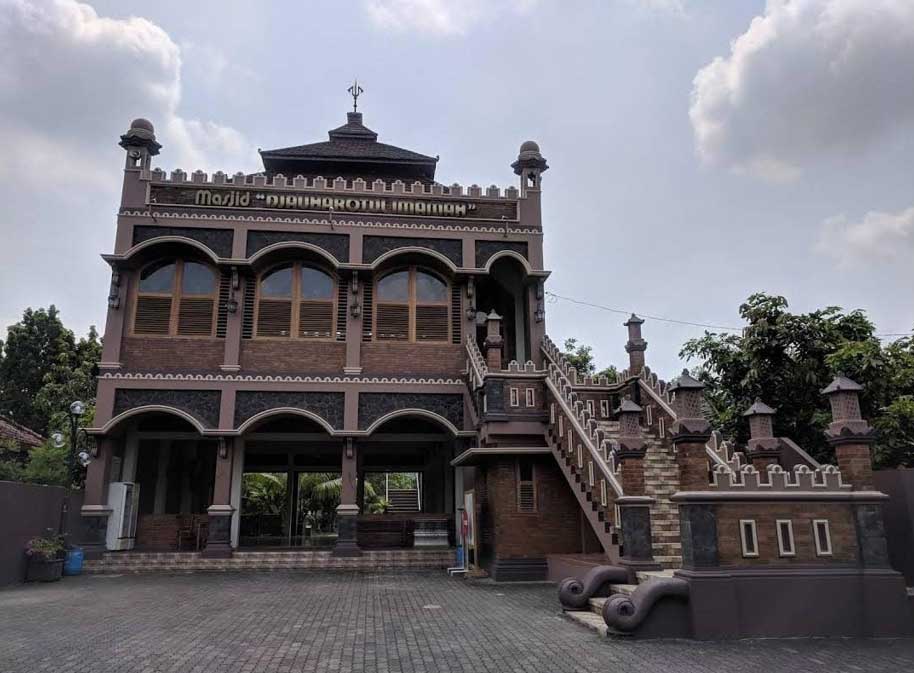 7 Masjid di Jawa Tengah Berarsitektur Unik dan Indah