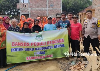 Rombongan IGRA Kabupaten Pati saat berada di salah satu lokasi terdampak bencana alam. (Istimewa/Harianmuria.com).
