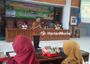Sosialisasi program transmigrasi oleh Penggerak Swadaya Masyarakat Dinas Tenaga Kerja dan Transmigrasi Provinsi Jawa Tengah, Bayu Angga Nugroho. (R Teguh Wibowo/Harianmuria.com)