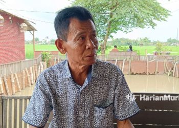 BERI KETERANGAN: Parmanto, salah seorang mantan pemborong sekaligus korban oknum wartawan berinisial A.(Arif Febriyanto/Harianmuria.com)