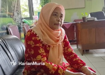 Kasi Pendidikan Agama Islam (PAIS), Umi Istianah saat ditemui di kantornya, Rabu (28/12).(Arif Febriyanto/Harianmuria.com)