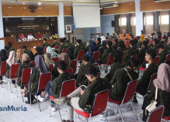 Penerimaan KKN mahasiswa Universitas Islam Nahdlatul Ulama (UNISNU) Jepara di aula lantai 4 Gedung Setda Rembang. (R Teguh Wibowo/Harianmuria.com)