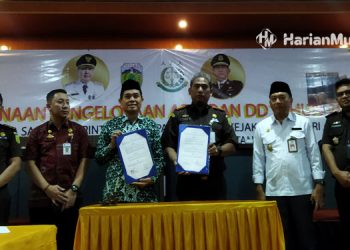 Pihak Kejari dan Pemkab Jepara mendatangani komitmen program jaga desa yang ada berlangsung di Ono Joglo Resort, Jepara pada Selasa (24/1). (Aziz Afifi/Harianmuria.com)