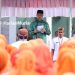 MEMIMPIN: Bupati Kudus HM Hartopo saat memimpin apel peringatan Hari Amal Bhakti (HAB) di MAN 2 Kudus, Selasa (3/1). (Nisa Hafizhotus Syarifa/Harianmuria.com)