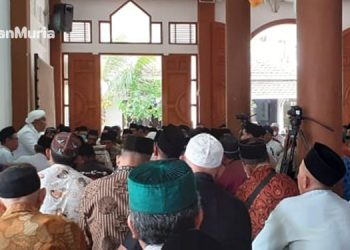 Khataman Kitab Irsyadul Ibad ila Sabili al-Rasyad di Pondok Pesantren Raudlatul Thalibin oleh Ketua Umum PBNU, KH Yahya Cholil Staquf. (R Teguh Wibowo/Harianmuria.com)