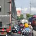 Juwana-Batangan Macet Parah, Sopir Mengantre hingga 10 Jam Lebih - Harianmuria Beberapa truk nekat melawan arus di kemacetan Juwana-Batangan, Kabupaten Pati, kemarin. (Arif Febriyanto/Harianmuria.com)