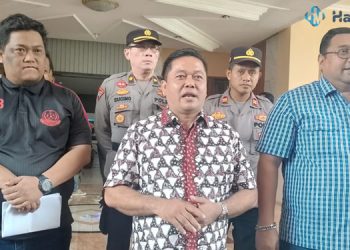 Ketua DPRD Pati Ali Badrudin dan Joni Kurnianto saat menemui Patifosi. (Arif/Harianmuria.com)
