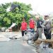 Pj Bupati Pati bersama Komunitas Merpati Pos saat menerbangkan merpati di Alun-Alun Pati. (Istimewa/Harianmuria.com)