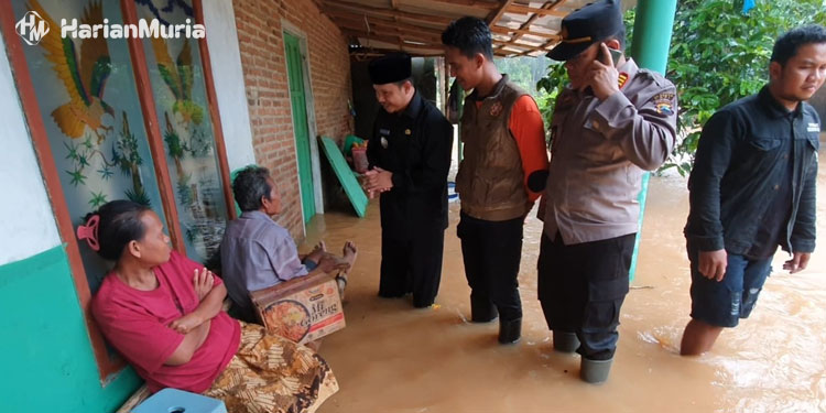Banjir Setinggi 1 Meter Genang 8 Desa di Dukuhseti, 77 KK Diungsikan 2 Banjir Setinggi 1 Meter Genang 8 Desa di Dukuhseti, 77 KK Diungsikan