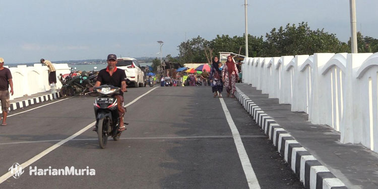 Peresmian Jembatan Temperak, Bupati Rembang: Saya Pesan Warga Jaga Kebersihan
