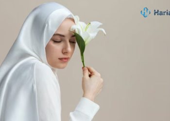 Muslimah yang memerlukan skincare saat puasa. (Freepik/Harianmuria.com)